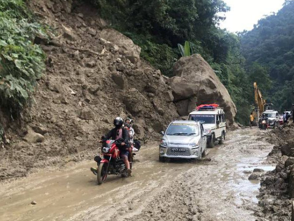 पूर्वी नवलपरासीको पहाडी क्षेत्र सडक सम्पर्कबाट विच्छेद